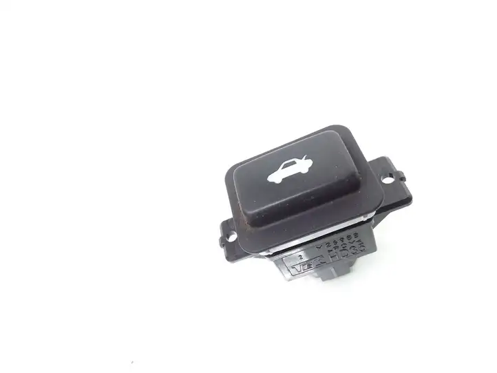 Honda Accord (2008 - 2016) M26983 Кнопка закрытия крышки багажника — фото 1
