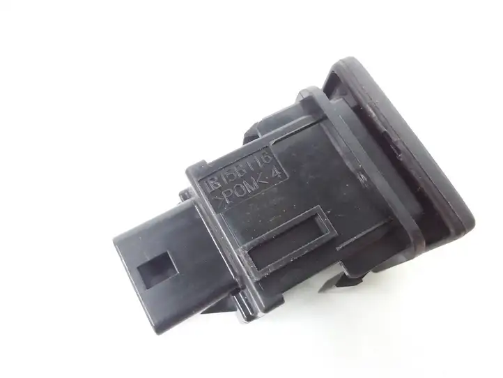 Toyota RAV 4 (XA40) (2012 - 2018) 15B116 Кнопка закрытия крышки багажника — фото 3