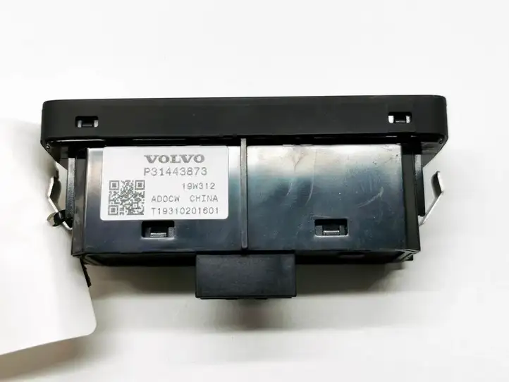 Volvo V60 (2018 - ) 31443873 Кнопка закрытия крышки багажника — фото 3