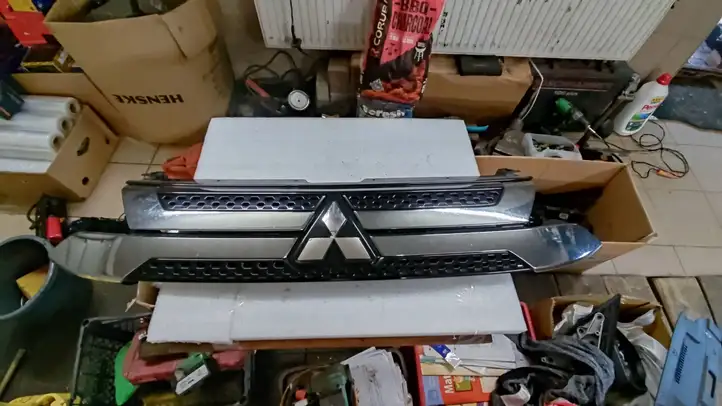 Mitsubishi Outlander (2018 - 2021) 7450B305 Верхняя решетка радиатора — фото 1