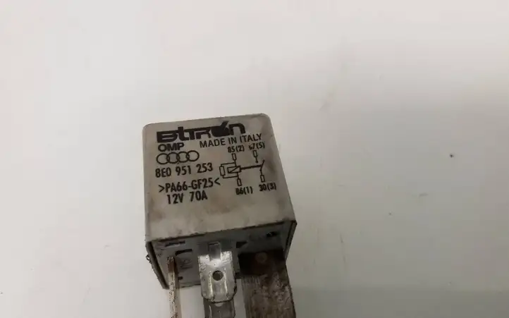 Audi A4 S4 B7 8E 8H (2004 - 2009) 8E0951253 Реле насоса горючего — фото 3