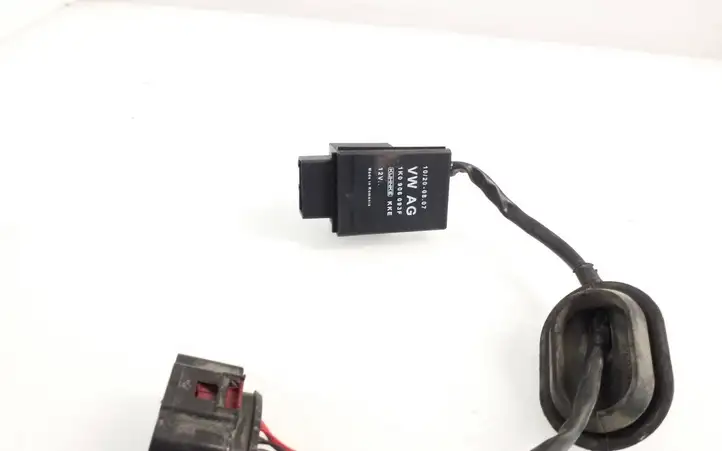 Skoda Octavia Mk2 (1Z) (2004 - 2013)  1K0906093F Реле насоса горючего