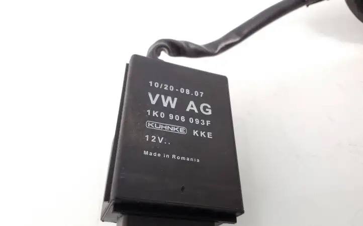 Skoda Octavia Mk2 (1Z) (2004 - 2013)  1K0906093F Реле насоса горючего