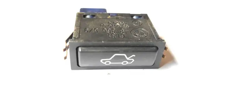 Land Rover Range Rover L322 (2002 - 2005) 8365579 Кнопка закрытия крышки багажника — фото 1