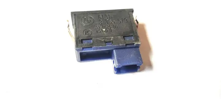 Land Rover Range Rover L322 (2002 - 2005) 8365579 Кнопка закрытия крышки багажника — фото 2