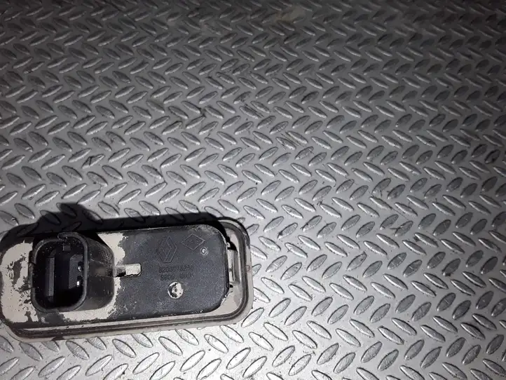 Renault Megane II (2002 - 2005) 8200076256 Кнопка закрытия крышки багажника — фото 3