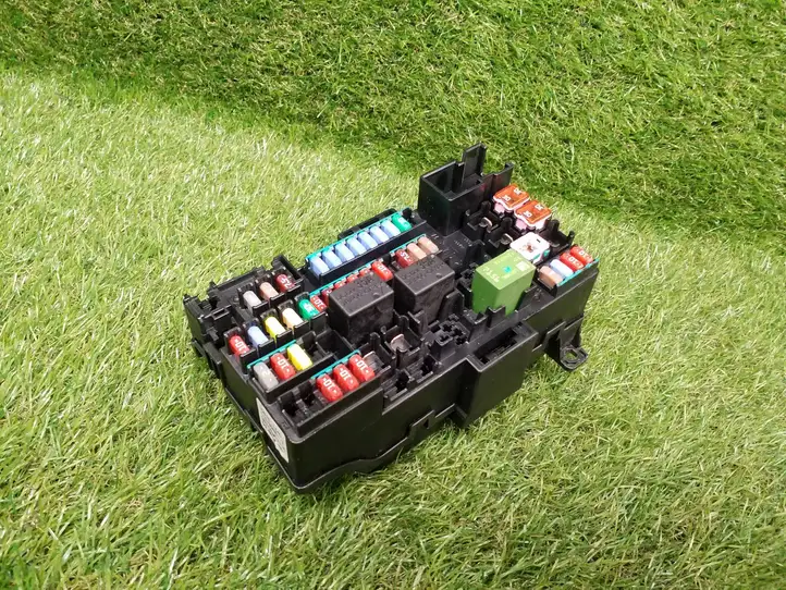 Opel Mokka (2012 - 2016)  121092612 Ящик предохранителей (комплект)