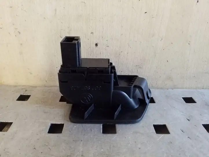 Volkswagen PASSAT B8 (2015 - ) 3G0959831 Кнопка закрытия крышки багажника — фото 3