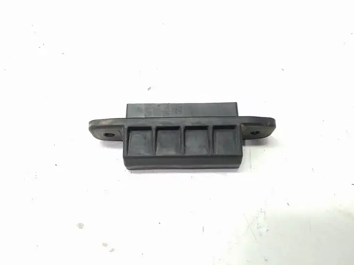 Toyota Prius (XW30) (2009 - 2015) 0606P48 Кнопка закрытия крышки багажника — фото 3