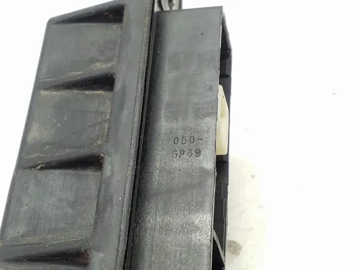 Toyota Prius (XW30) (2009 - 2015) 0606P48 Кнопка закрытия крышки багажника — фото 6