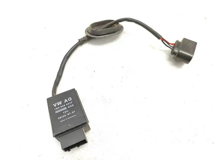 Audi A3/S3 8P (2008 - 2013) 1K0906093F Реле насоса горючего — фото 1