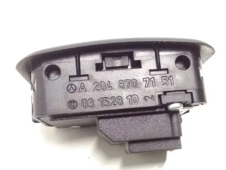 Mercedes-Benz C W204 (2007 - 2014) A2048707151 Кнопка закрытия крышки багажника — фото 3