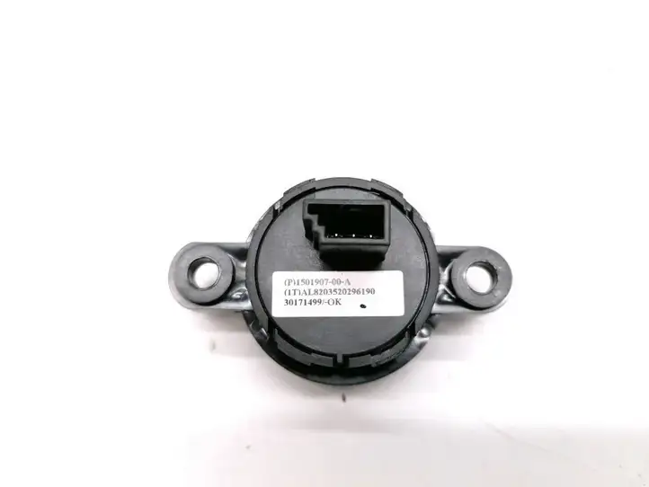 Tesla Model Y (2019 - 2024) 1501907-00-A Кнопка закрытия крышки багажника — фото 2