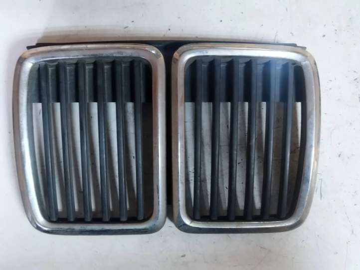 51131884350 BMW 3 E30 Grotelės priekinės