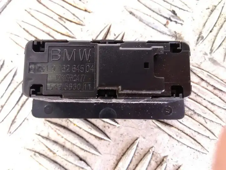 BMW 7 F01 (2008 - 2016) 916264504 Кнопка закрытия крышки багажника — фото 2