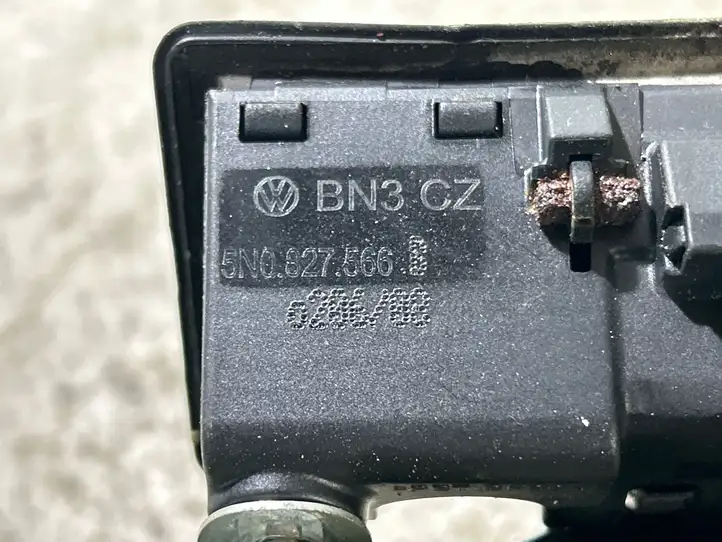 Audi A4 S4 B8 8K (2007 - 2011) 5N0827566B Кнопка закрытия крышки багажника — фото 3