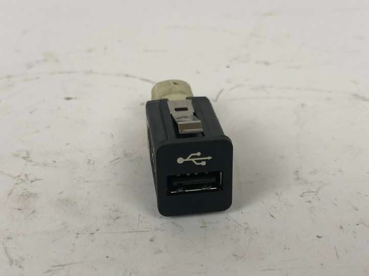 9167196 BMW 5 GT F07 USB jungtis