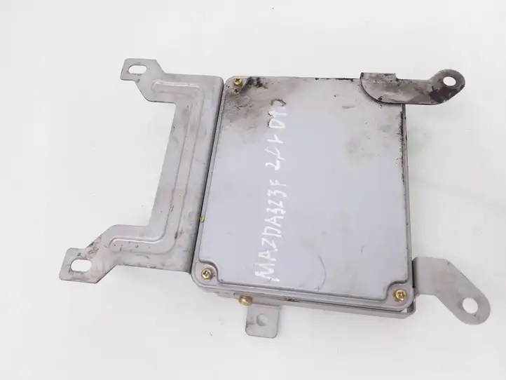 Mazda 323 (1994 - 2000)  2758005072 Блок управления двигателя