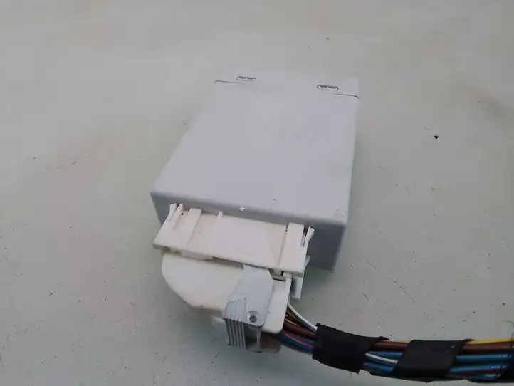 BMW 5 E60 E61 (2004 - 2010)  3714676628001 Блок управления пневмоподвеской (задний)