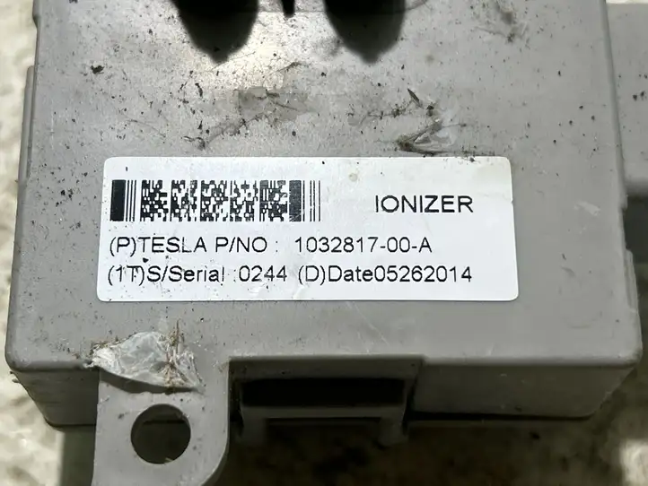 Tesla Model S (2012 - 2016) 103281700A Прочие блоки управления — фото 3