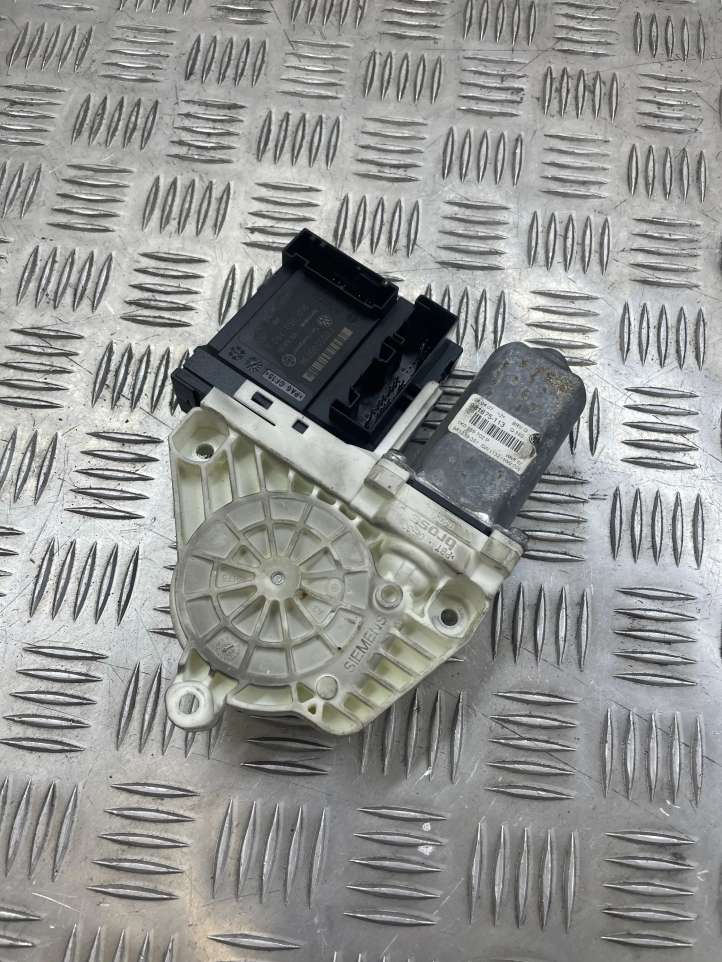 1K0959702P Volkswagen PASSAT B6 Priekinis varikliukas langų pakėlėjo