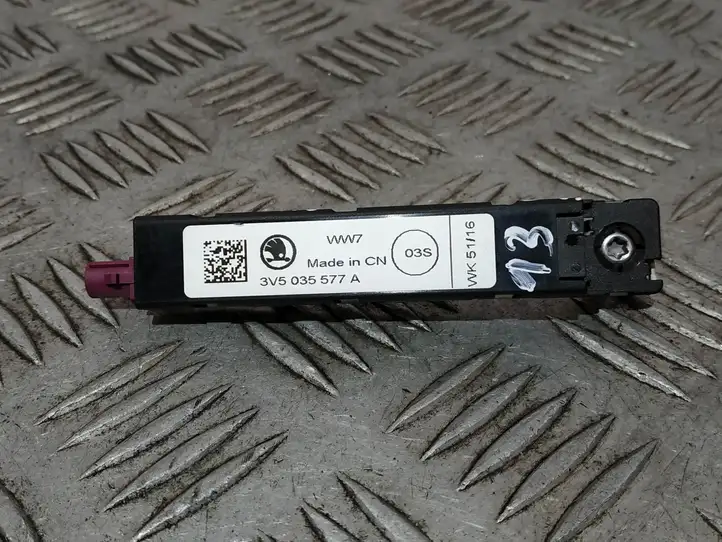 Skoda Superb B8 (3V) (2015 - 2023)  3V5035577A Усилитель антенны