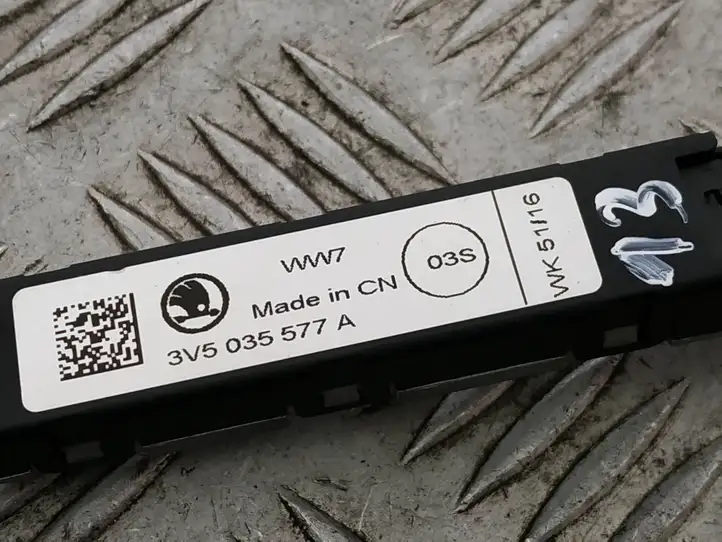 Skoda Superb B8 (3V) (2015 - 2023)  3V5035577A Усилитель антенны