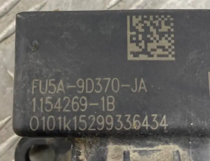 Ford F150 (2014 - 2018) FU5A9D370JA Реле насоса горючего — фото 3