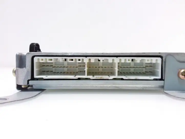 Mazda Premacy (1999 - 2005)  RF4P18881C Блок управления двигателя