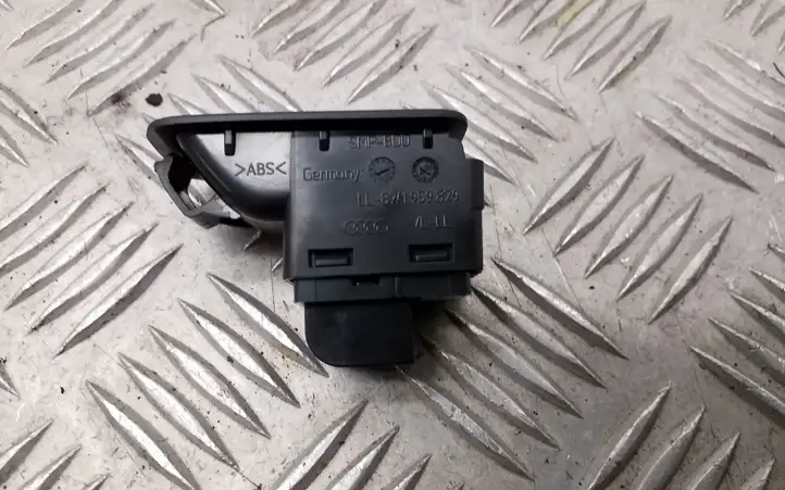 Audi A4 S4 B9 (2015 - 2019) 8W1959829 Кнопка закрытия крышки багажника — фото 2