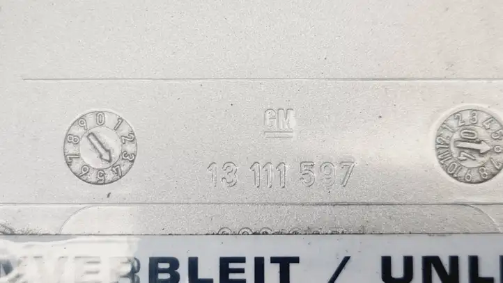 Opel Astra H (2004 - 2009) 13111597 Крышка топливного бака — фото 3