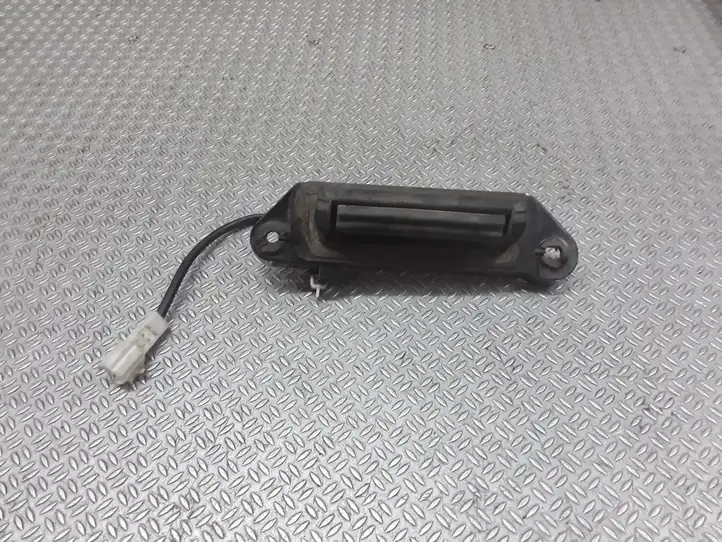 Toyota Avensis Verso (2001 - 2004) Кнопка закрытия крышки багажника — фото 1