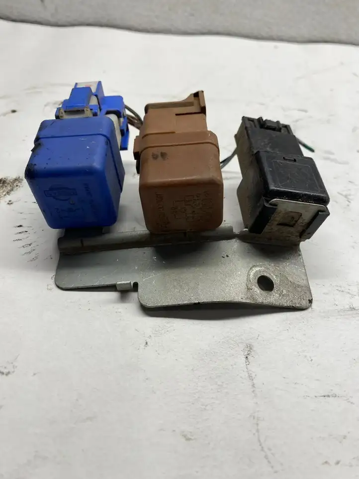 Nissan Terrano (1992 - 2006) 25230 Реле аварийных фонарей — фото 2