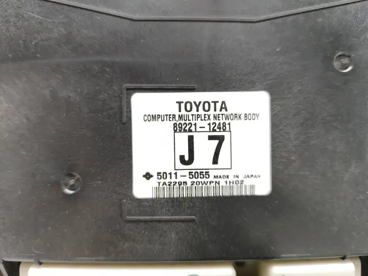 Toyota Auris 150 (2006 - 2012) 8922112481 Блок предохранителей — фото 4