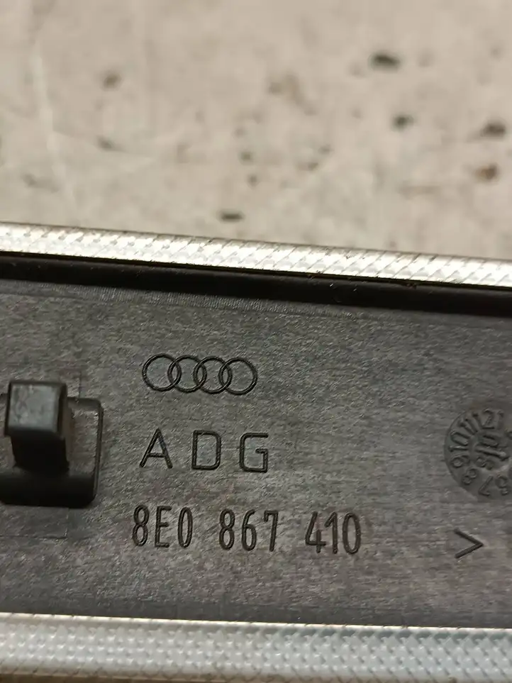 Audi A4 S4 B7 8E 8H (2004 - 2009) 8E0867410 Прочие детали салона — фото 3