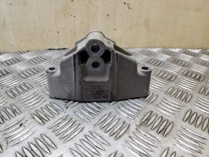 Audi Q7 (2009 - 2015)  7L6399649D Кронштейн крепления коробки передач