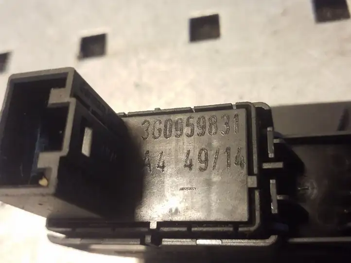 Volkswagen PASSAT B8 (2015 - ) 3G0959831 Кнопка закрытия крышки багажника — фото 5