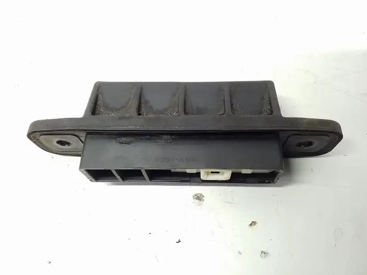 Toyota Avensis T270 (2009 - 2012) 0505B07 Кнопка закрытия крышки багажника — фото 3