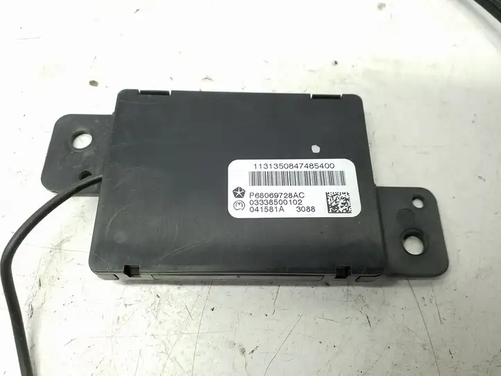 Chrysler Town & Country V (2010 - 2016) 68069728AC Антенна системы Keyless — фото 4