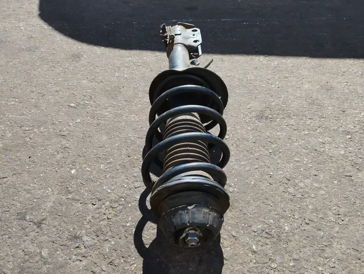 Toyota Yaris (2005 - 2009) 4852052140 Передняя стойка амортизатора — фото 1