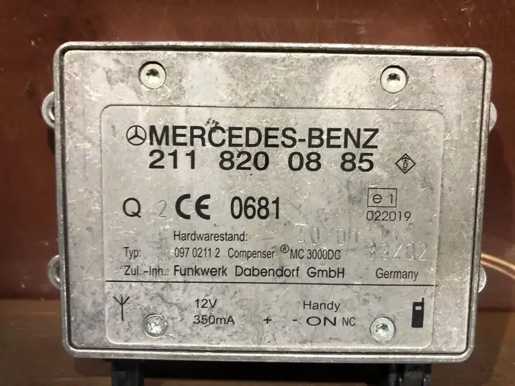 Mercedes-Benz E W211 (2002 - 2009) A2118200885 Усилитель антенны — фото 3