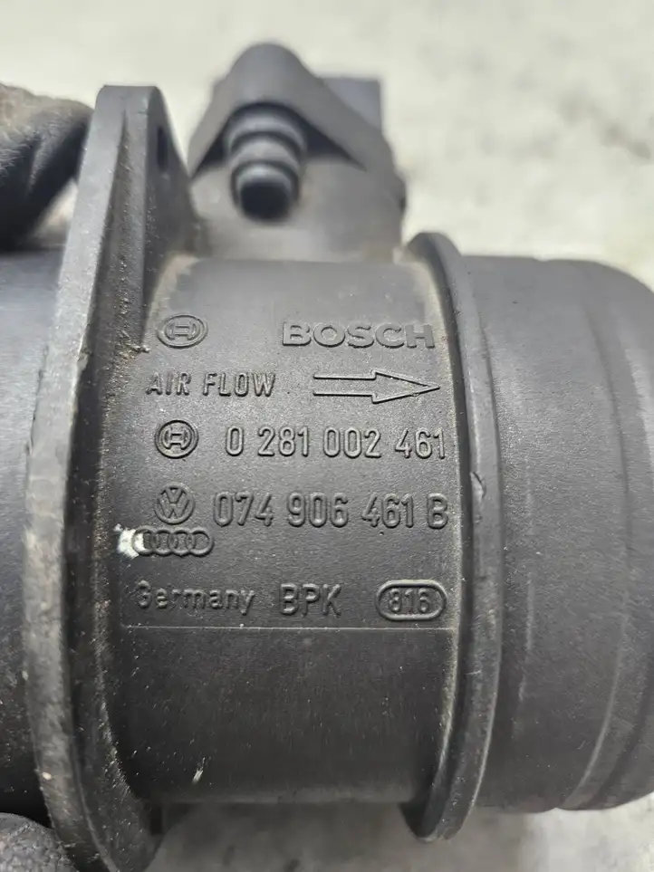 Audi A3/S3 8P (2004 - 2008) 074906461B Датчик массового расхода воздуха — фото 4