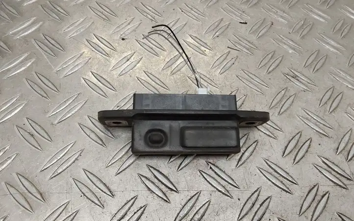 Toyota Prius+ (ZVW40) (2011 - 2018) Кнопка закрытия крышки багажника — фото 1
