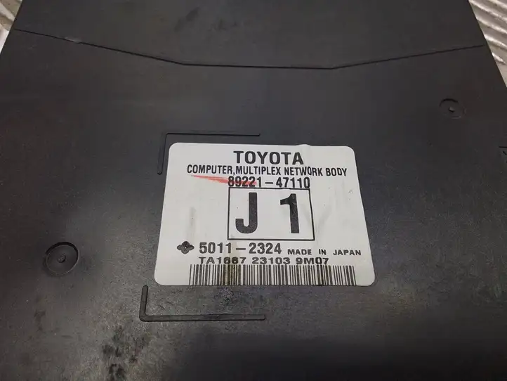 Toyota Prius (XW30) (2009 - 2015) 8922147110 Прочие блоки управления — фото 3