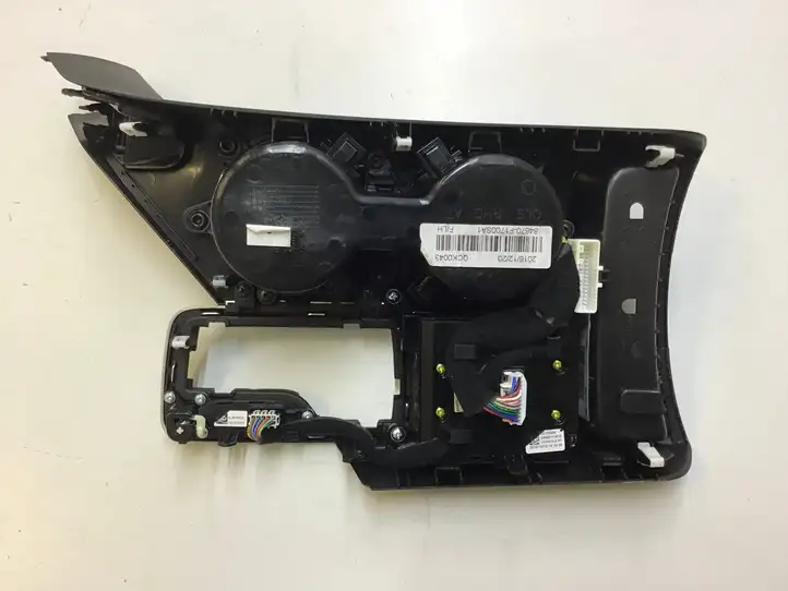 Kia Sportage (2016 - 2018) 84650F1840CN5 Блок кнопок на панели — фото 9