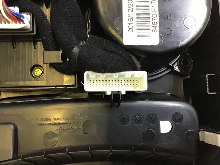 Kia Sportage (2016 - 2018) 84650F1840CN5 Блок кнопок на панели — фото 10