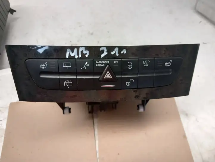 Mercedes-Benz E W211 (2002 - 2009) A2116800552 Блок кнопок на панели — фото 1
