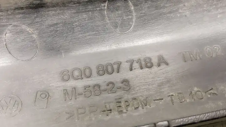 Volkswagen Polo (2005 - 2009) 6Q0807718A Молдинг переднего бампера — фото 4