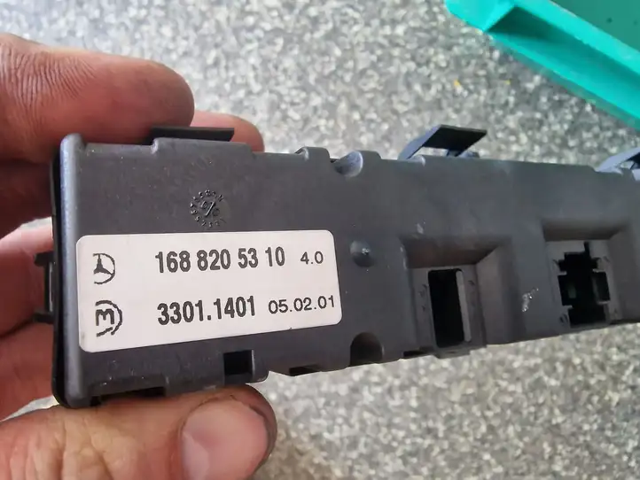 Mercedes-Benz A W168 (1997 - 2004) 1688205310 Блок кнопок на панели — фото 2