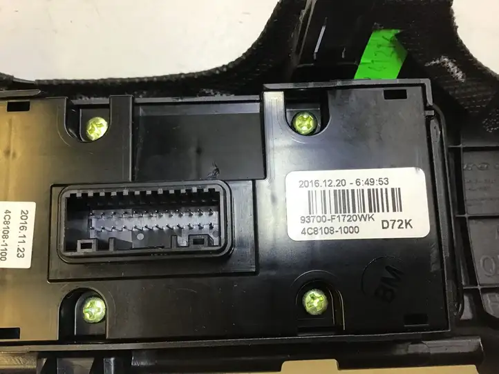 Kia Sportage (2016 - 2018) 93700F1720WK Блок кнопок на панели — фото 7